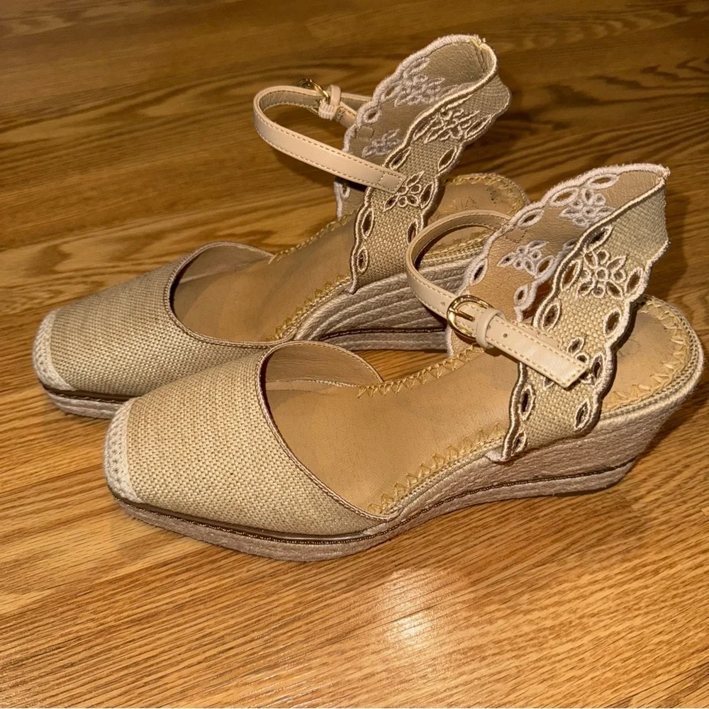 Crown Vintage Eyelet Detail Tan Espadrille 4”‎ Wedges Size 9.5 M